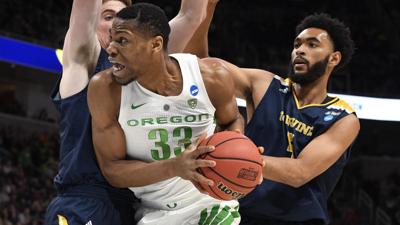 Pritchard, Oregon overcome UC Irvine to reach Sweet 16